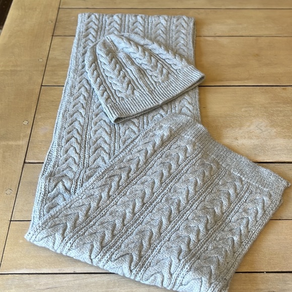 Amazon Essentials Hat & Scarf - Picture 2 of 5